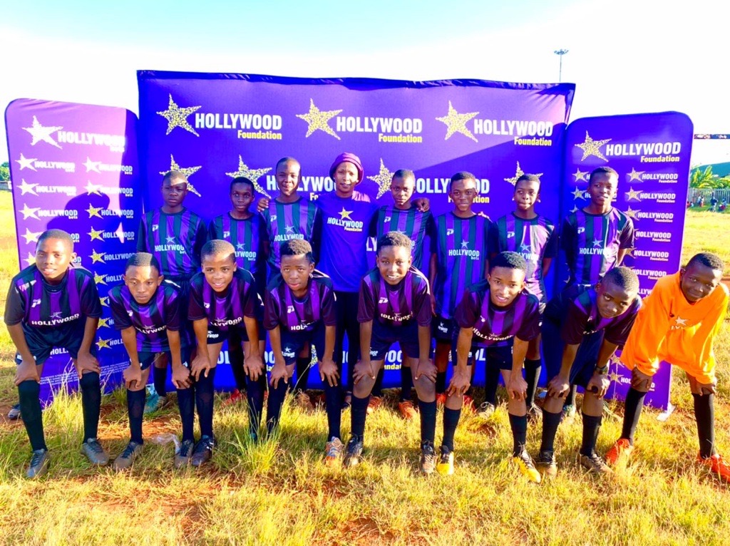 hollywoodfoundation-1. Players from Mhluzi Aces FC with their new kits 1Auto Draft