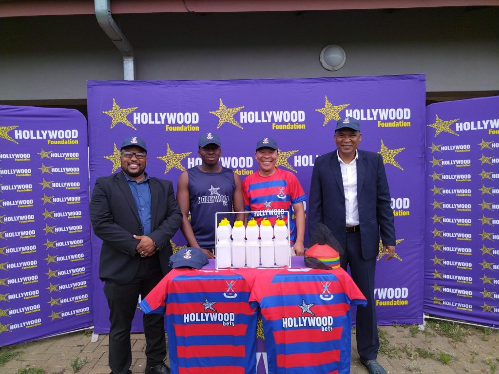 hollywoodfoundation-1. Representatives from Bloemfontein Crusaders Rugby Club with the contributionRugby sponsorship for Bloemfontein Crusaders Rugby ClubHollywoodbets iBranch MASTER
