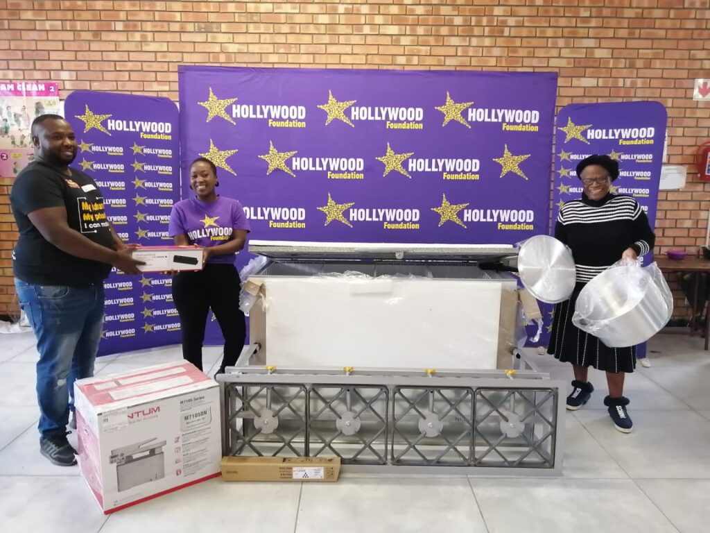hollywoodfoundation-2. Representatives from Nhlengelo Home Based Care with the contribution from the Hollywood FoundationCorporate Social Investment (CSI) support for Nhlengelo Home-Based CareHollywoodbets iBranch MASTER