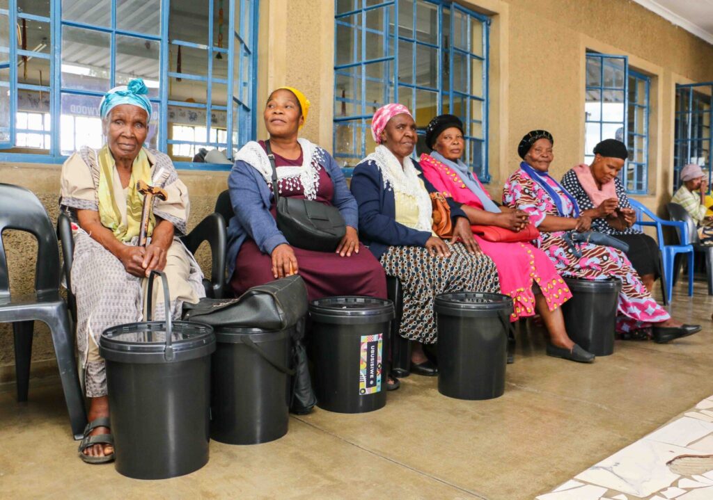 hollywoodfoundation-6. Elderly women with the bucketsHollywood Foundation spreads some festive cheer with the 2022 Bucket DriveHollywoodbets iBranch MASTER