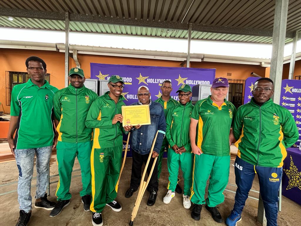 hollywoodfoundation-A representative from Mason Lincoln Special School and players from Blind Cricket SAThe Hollywood Foundation joins forces with Blind Cricket SA for a Corporate Social Investment (CSI) initiativeHollywoodbets iBranch MASTER