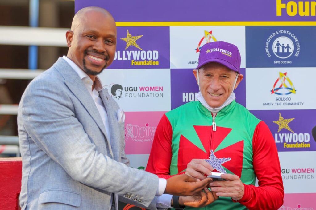 hollywoodfoundation-Congratulating the winner 1The Hollywood Foundation’s First Race Day2021/22 Handovers