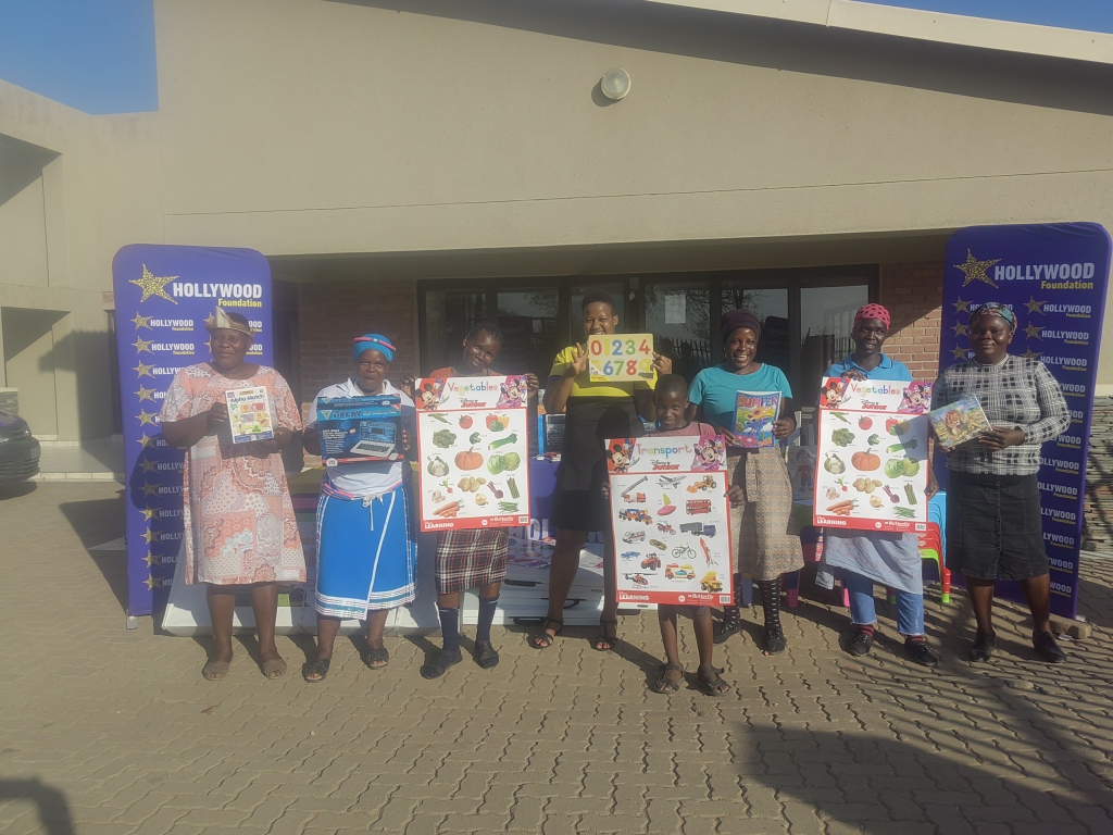 hollywoodfoundation-Happy recipients from Maseke Drop In CentreMaseke Drop-In Centre receives hope from Corporate Social Investment (CSI) projectHollywoodbets iBranch MASTER