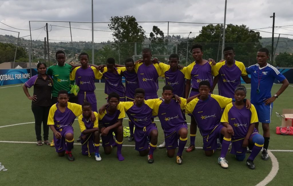 Hollywoodbets Dukwahs donate new kit to Whizz Kids United