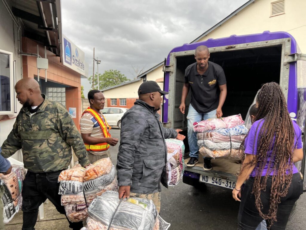 hollywoodfoundation-IMG 6090KZN Flood Blanket Handovers through the #HandsOfHope campaign.2022/2023 Handovers