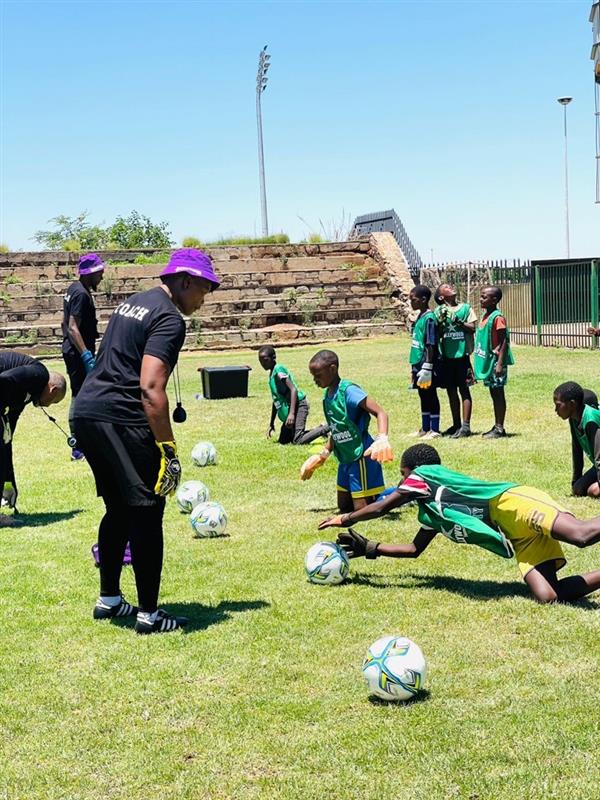 hollywoodfoundation-Image 5 1The Hollywood Foundation builds Future Soccer Stars through the Thokozile Mndaweni Coaching ClinicHollywoodbets iBranch MASTER