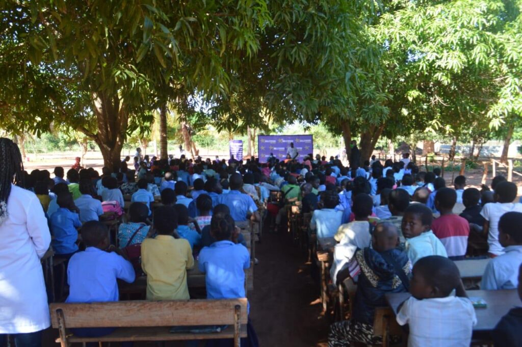 hollywoodfoundation-MicrosoftTeams-image-10-2The Hollywood Foundation joins forces with ForAfrika to support Manuce Primary School in Vilankulos District in Mozambique2022/2023 Handovers