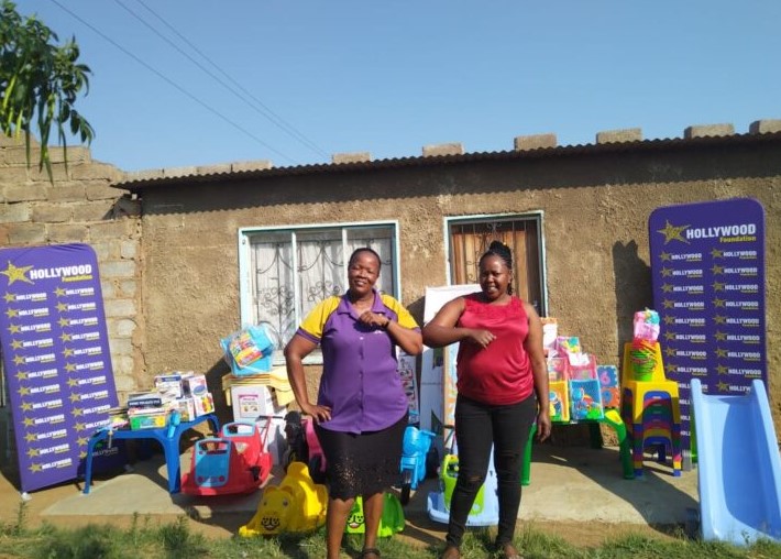 hollywoodfoundation-Representative from the Hollywood Foundation and Rata Ngwana 768x576 1Rata Ngwana receives Corporate Social Investment (CSI) support from the Purple TeamCorporate Social Investment Programme