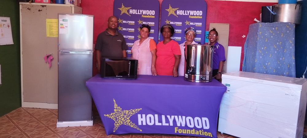 hollywoodfoundation-Representatives from Saartjie Voorskool Sentrum and the Hollywood FoundationCorporate Social Investment (CSI) assistance for Saartjie Voorskool SentrumHollywoodbets iBranch MASTER