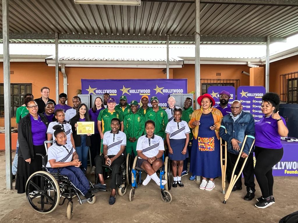 hollywoodfoundation-The Hollywood Foundation Team Blind Cricket SA and learners and teachers from Mason Lincoln SchoolThe Hollywood Foundation joins forces with Blind Cricket SA for a Corporate Social Investment (CSI) initiativeHollywoodbets iBranch MASTER